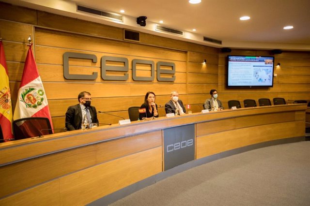 Archivo - Un encuentro empresarial en formato mixto, en el que intervinieron representantes de la Secretaría de Estado de Comercio, de CEOE y de la Cámara de Comercio de España