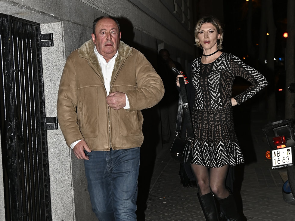 Luis Miguel Rodríguez con una nueva amiga