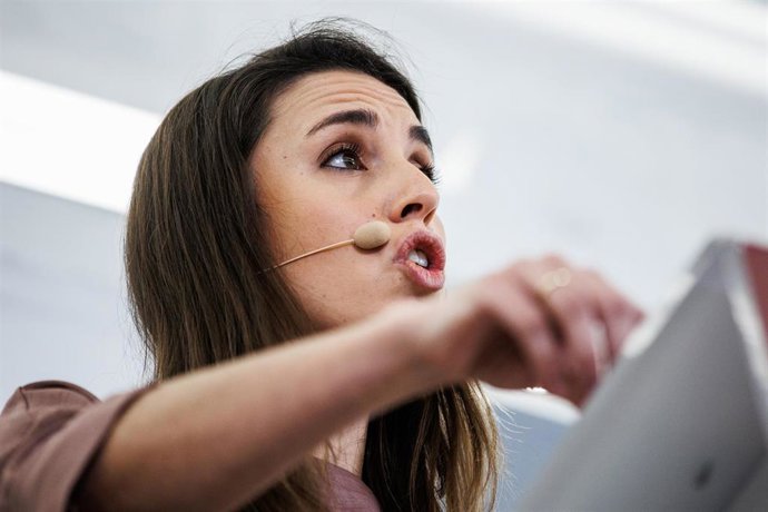 La ministra de Igualdad, Irene Montero, participa en los desayunos jurídicos del Colegio de Abogados de Madrid, en la Biblioteca del Colegio de Abogados de Madrid, a 20 de enero de 2022, en Madrid, (España).