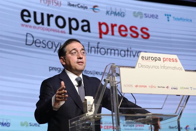 El ministro de  Asuntos Exteriores, Unión Europea y Cooperación, José Manuel Albares, interviene en un desayuno Informativo de Europa Press, en el Auditorio El Beatriz Madrid, a 21 de enero de 2022, en Madrid (España).