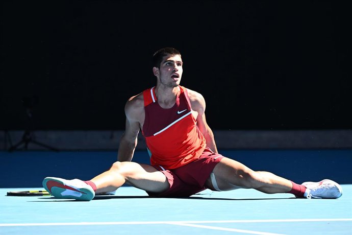 Carlos Acaraz of Spain during his third round Mens singles match against Matteo Berrettini of Italy on Day 5 of the Australian Open, at Melbourne Park, in Melbourne, Friday, January 21, 2022. (AAP Image/Dave Hunt) NO ARCHIVING, EDITORIAL USE ONLY