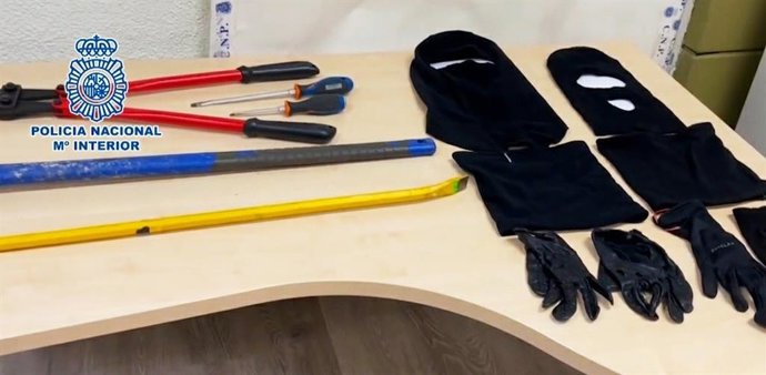 Tres detenidos que huyeron en VTC tras asaltar una farmacia de Moncloa