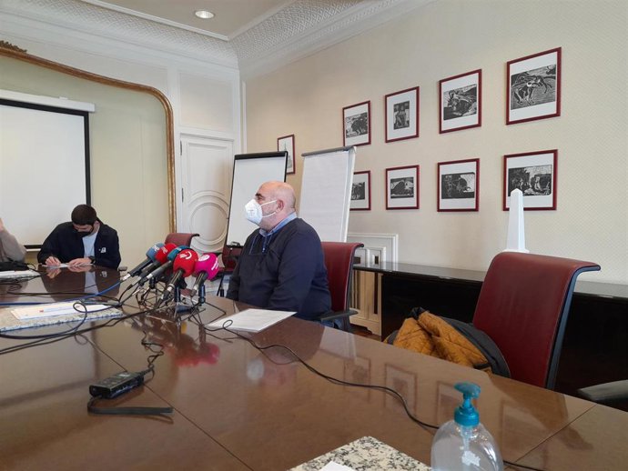 El presidente de la Sociedad Navarra de Medicina de Urgencias y Emergencias (SEMES-Navarra), Iñaki Santiago.