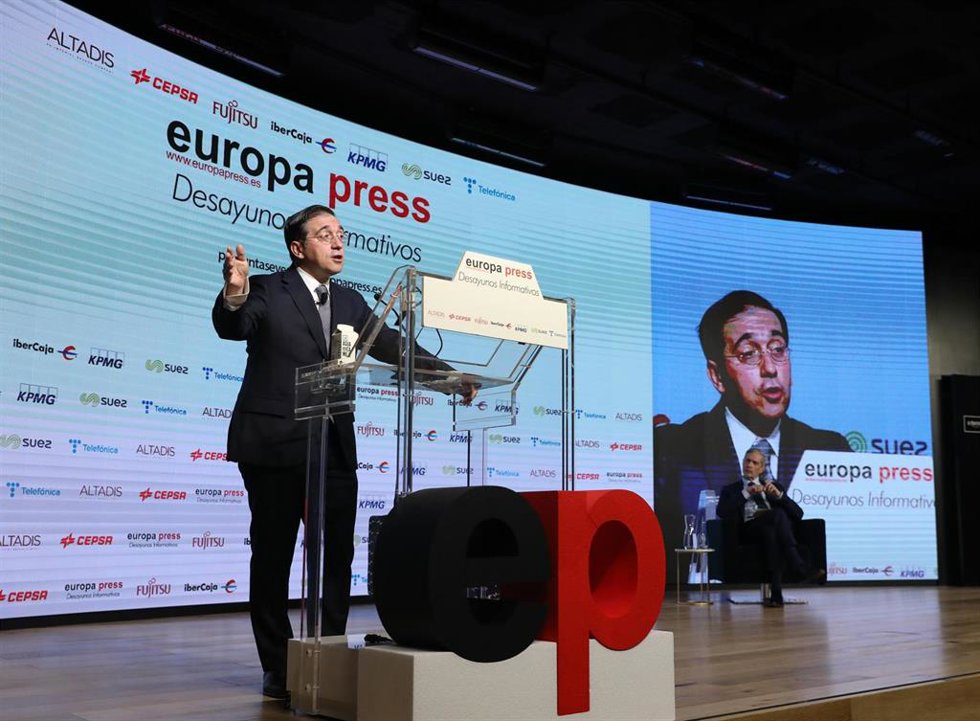 El ministro de  Asuntos Exteriores, Unión Europea y Cooperación, José Manuel Albares, interviene en un desayuno Informativo de Europa Press, en el Auditorio El Beatriz Madrid, a 21 de enero de 2022, en Madrid (España).