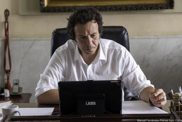 Archivo - El alcalde de Cádiz, José María González, durante un Pleno del Ayuntamiento celebrado de forma telemática.