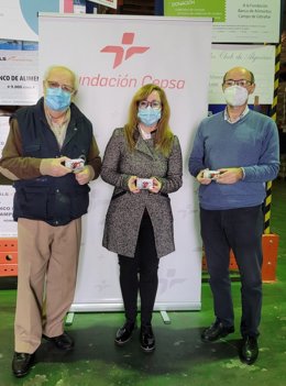 Entrega de tarjetas de combustibles al Banco de Alimentos del Campo de Gibraltar.