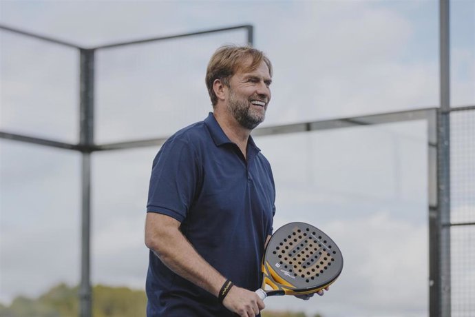 Archivo - Juerguen Klopp colabora con Wilson en su nueva colección de pádel.