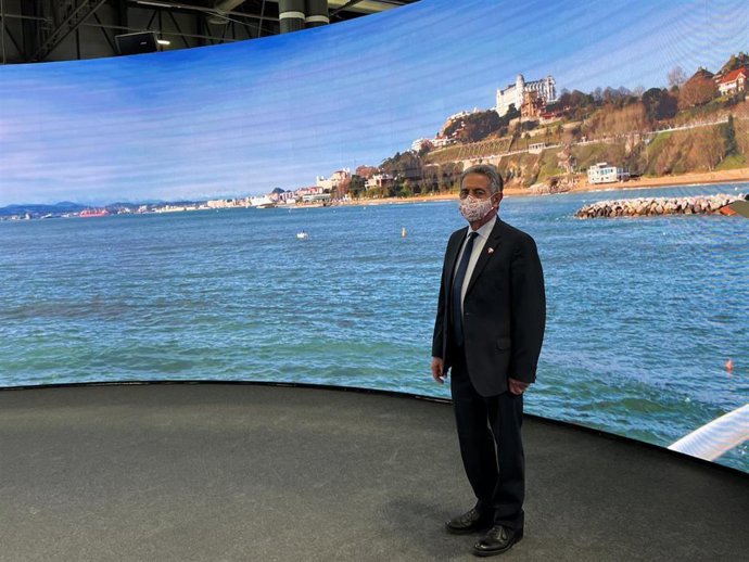 Miguel Ángel Revilla en el stand de Cantabria en Fitur
