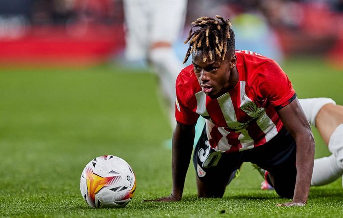 Archivo - Nico Williams of Athletic Club in action during the Spanish league, La Liga Santander, football match played between Athletic Club and Granada CF at San Mames stadium on November 26, 2021 in Bilbao, Spain.