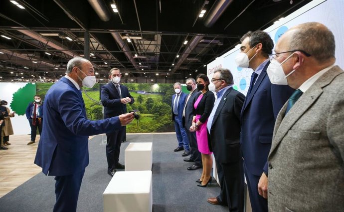 El consejero de Turismo, Javier López Marcano, en la presentación de los siete planes de sostenibilidad en Fitur