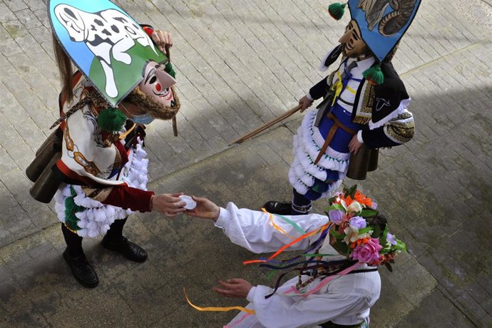 Archivo - `Peliqueiros en una de las calles de Ourense.