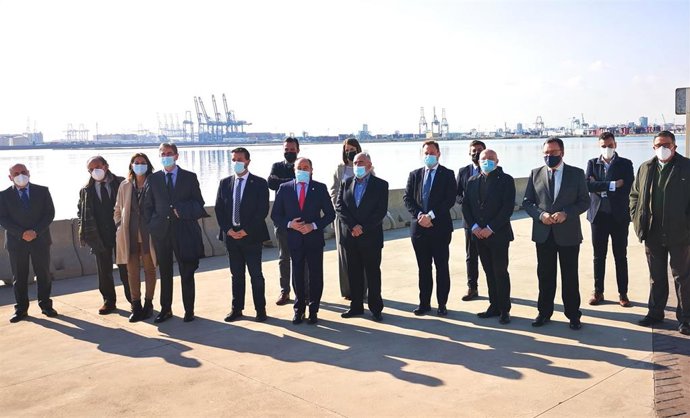 Visita de una delegación de Castilla La Mancha al Puerto