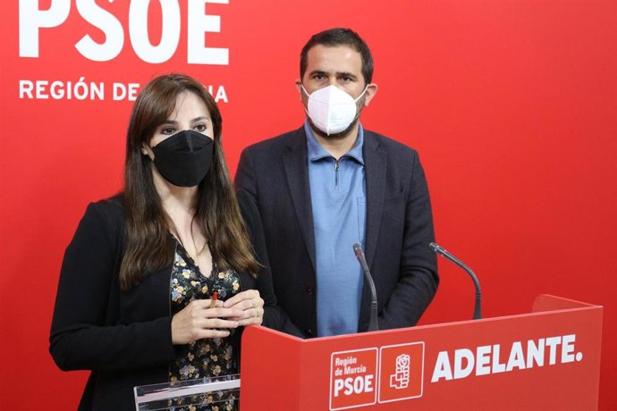 Los diputados nacionales del PSOE Marisol Sánchez Jódar y Juan Luis Soto
