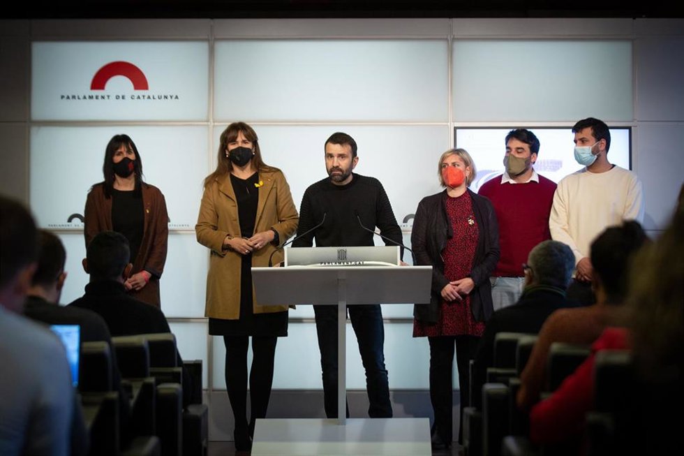 Aurora Madaula (Junts), la presidenta del Parlament, Laura Borrs, Pau Juvill (CUP), Alba Vergés (ERC), Lucas Ferro (comuns) y Ruben Wagensberg (ERC).