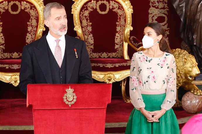 Archivo - El Rey Felipe VI y la Reina Letizia durante la recepción del cuerpo diplomático en el Palacio Real