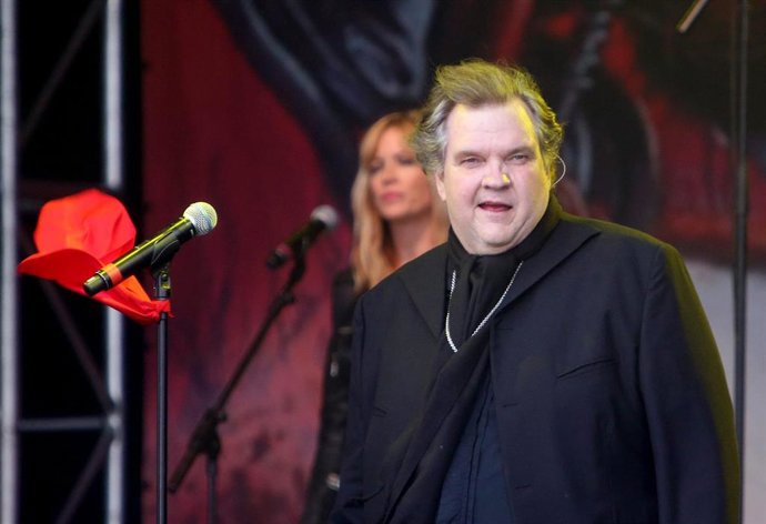 Archivo - Meat Loaf performs at Newbury Racecourse, Newbury.
