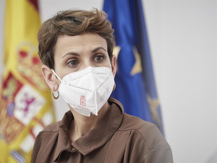 La presidenta del Gobierno de Navarra, María Chivite, en una rueda de prensa con la vicepresidenta tercera y ministra para la Transición Ecológica, después de su reunión en el Palacio de Navarra, a 10 de enero de 2022, en Pamplona, Navarra (España). Dur