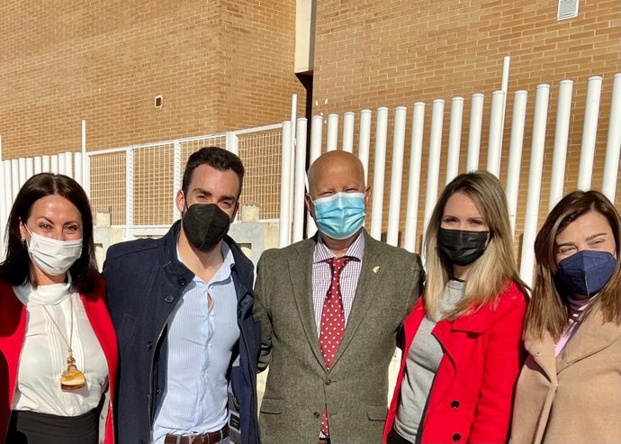 Inauguración de la ampliación del IES Fuente Juncal, con el consejero naranja de Educación, Javier Imbroda, en el centro; junto a José Cruz, portavoz del grupo municipal de Cs y primer teniente de alcalde en el Ayuntamiento de Aljaraque.