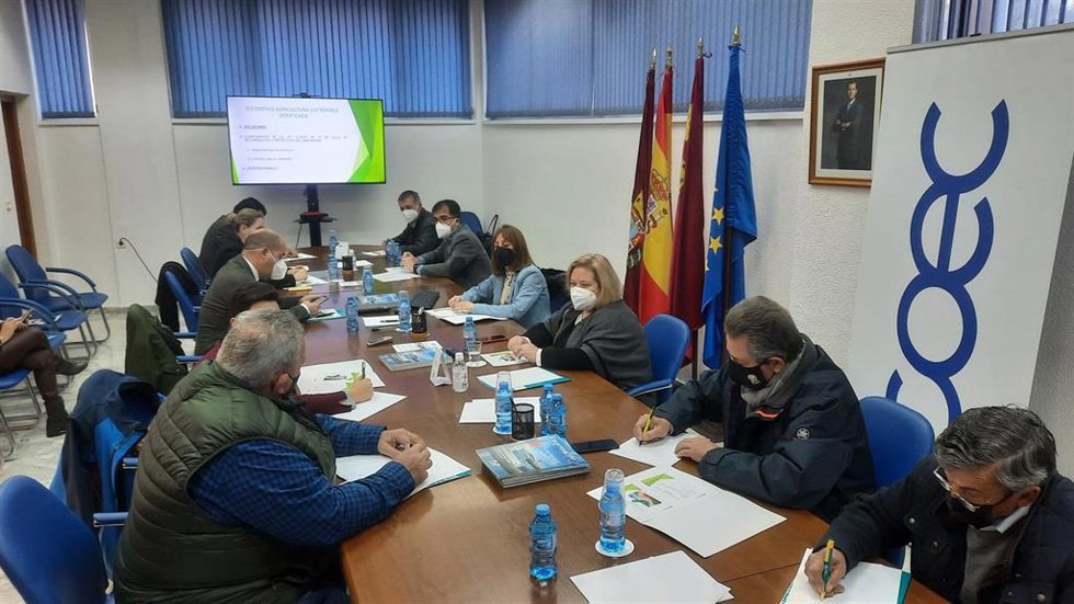 Remedios García durante el encuentro con organizaciones y asociaciones agrícolas y empresariales para el desarrollo del distintivo de sostenibilidad del Campo de Cartagena.