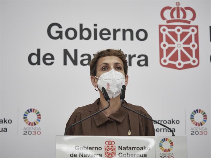 La presidenta del Gobierno de Navarra, María Chivite, en una rueda de prensa con la vicepresidenta tercera y ministra para la Transición Ecológica, después de su reunión en el Palacio de Navarra, a 10 de enero de 2022, en Pamplona, Navarra (España). Dur