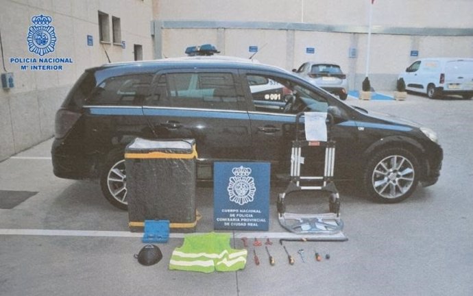 Elementos aprehendidos por la Policía Nacional a los detenidos cuando se disponían a asaltar un furgón en Ciudad Real