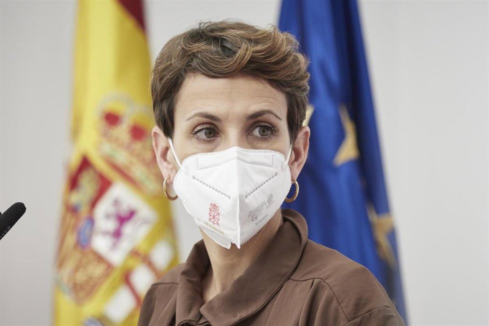 La presidenta del Gobierno de Navarra, María Chivite, en una rueda de prensa con la vicepresidenta tercera y ministra para la Transición Ecológica, después de su reunión en el Palacio de Navarra, a 10 de enero de 2022, en Pamplona, Navarra (España). Dur