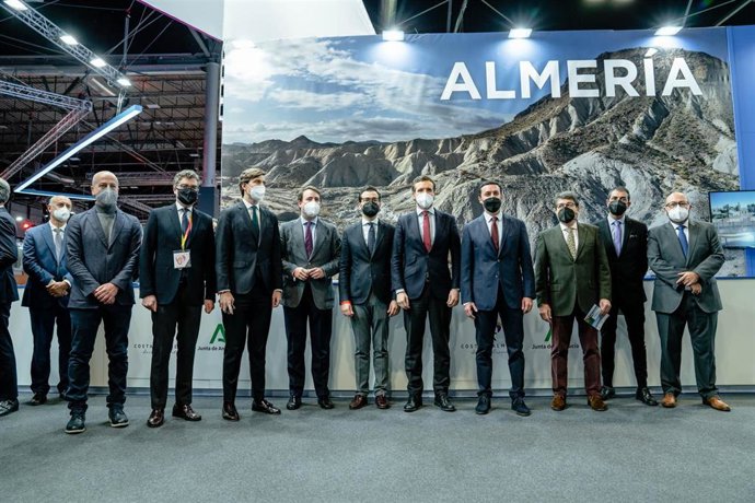El presidente del PP, Pablo Casado, visita el expositor de Almería en Fitur.