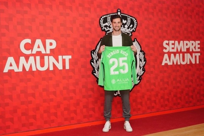 El portero Sergio Rico jugará cedido en el RCD Mallorca hasta final de la temporada 2021/22, procedente del Paris Saint-Germain