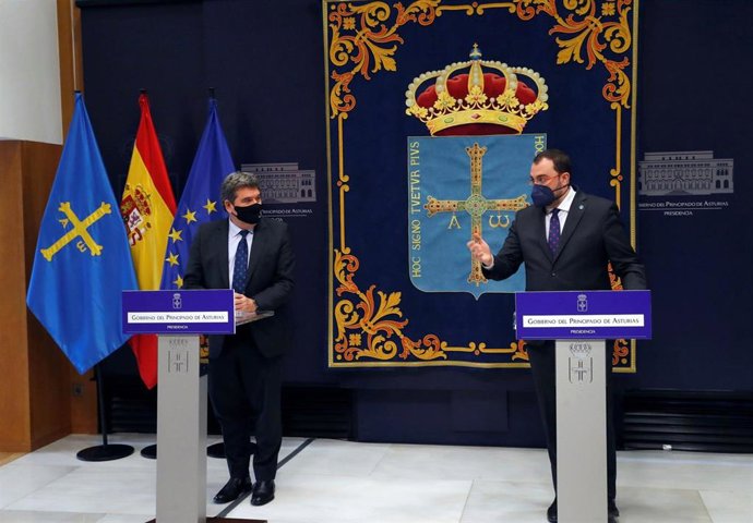 El ministro de Inclusión, Seguridad Social y Migraciones, José Luis Escrivá, y el presidente del Gobierno asturiano, Adrián Barbón