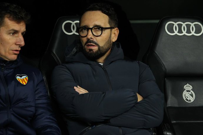 Jose Bordalas, head coach of Valencia looks on during the Spanish League, La Liga Santander, football match played between Real Madrid and Valencia CF at Santiago Bernabeu stadium on January 08, 2022, in Madrid, Spain.