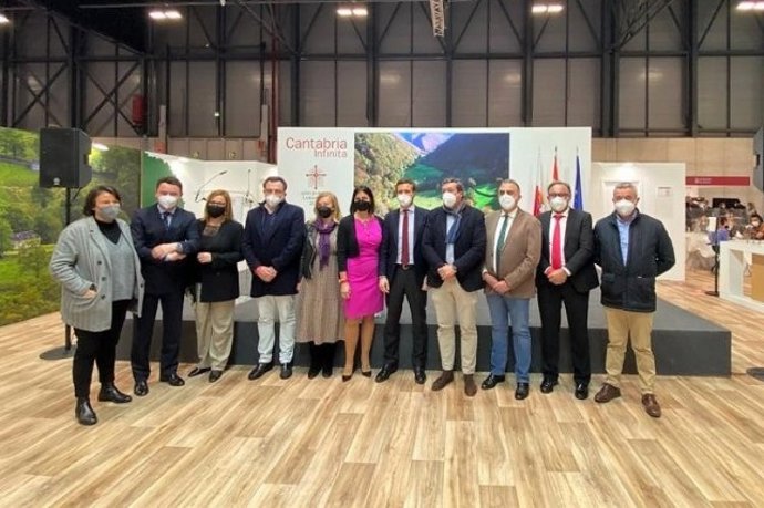 Populares cántabros en Fitur con el presidente nacional, Pablo Casado