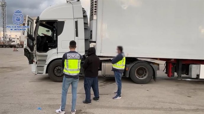 Detenido el líder de un grupo denominado "soldados del califato" en una operación antiyihadista con cuatro registros, uno de ellos en un camión de mercancías