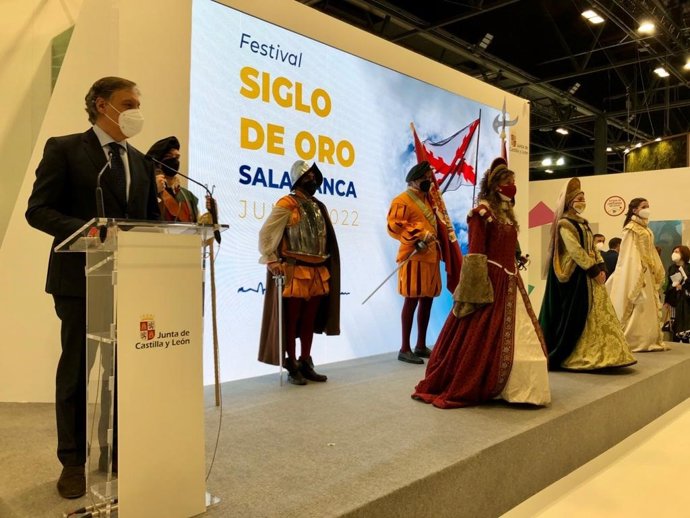 El alcalde de Salamanca, Carlos García Carbayo, presenta el Festival 'Siglo de Oro'.