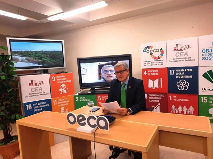 El director de 'Diálogos OECA', Manuel Bellido