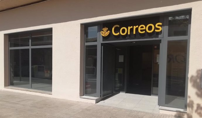 Archivo - Oficina de Correos en Cardedeu (Barcelona).