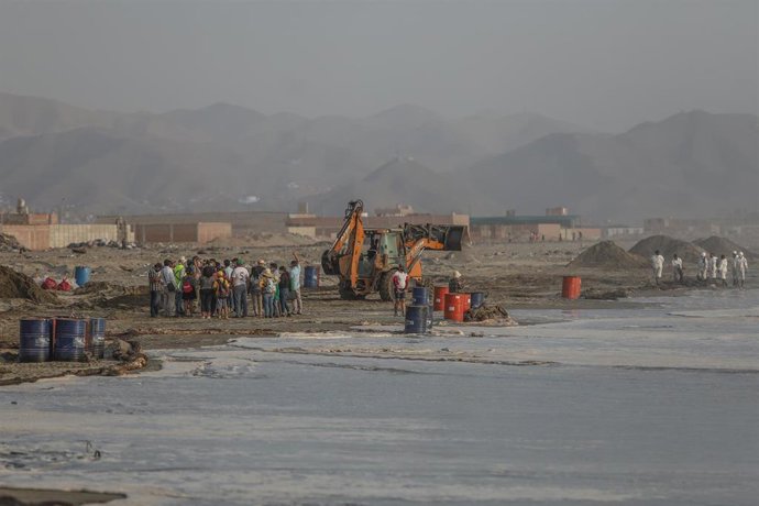 Una de las playas afectadas por el derramemiento de crudo frente a las costas de Perú.