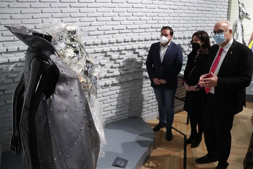 El alcalde de Manzanares, Julián Nieva, en el Museo Manuel Piña