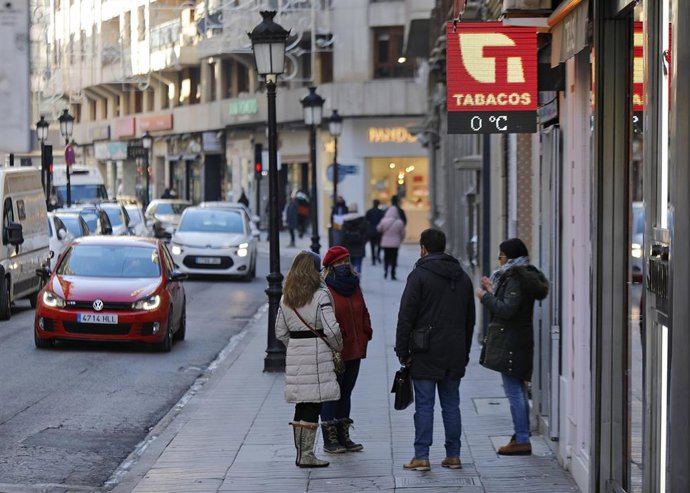 Archivo - Un termómetro marca 0 grados centígrados durante una ola de frío en Albacete, Castilla-La Mancha (España), a 13 de enero de 2021. La ola de frío tras la gran nevada provocada por la borrasca Filomena sigue dejando temperaturas "extremadament