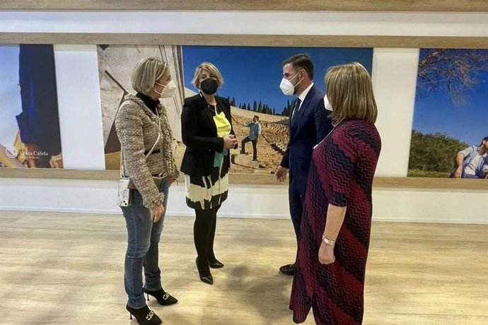 Los alcaldes de Cartagena y Ferrol, con sus respectivas concejalas de Turismo en FITUR