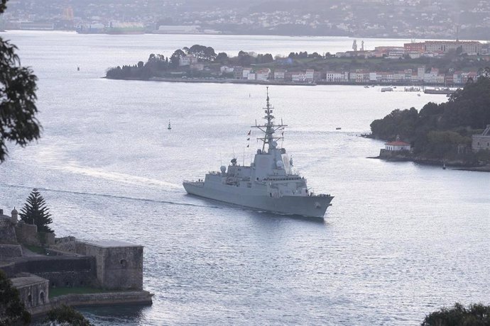 La fragata 'Blas de Lezo' zarpa desde Ferrol para integrarse en la agrupación permanente número 2 de la OTAN en el Mar Negro, a 22 de enero de 2022, en Ferrol, A Coruña, Galicia (España). El buque ha adelantado su salida tres semanas debido a la crisis 