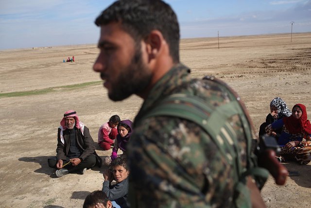 Combatiente kurdo en Hasaka, Siria