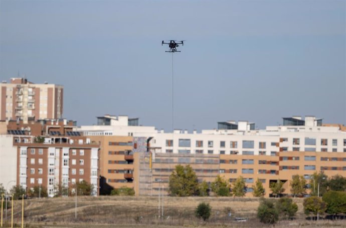 Archivo - Imagen de archivo de un dron sobrevolando el aeródromo de Cuatro Vientos, en Madrid