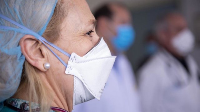 Archivo - Sanitaria con mascarilla