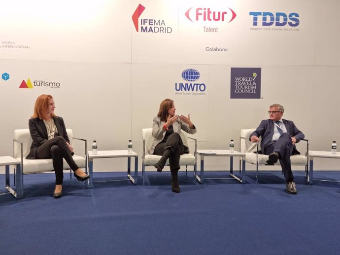 La vicedecana de la UCAM, Ginesa Martínez del Vas ha intervenido en el área de Talent en Fitur