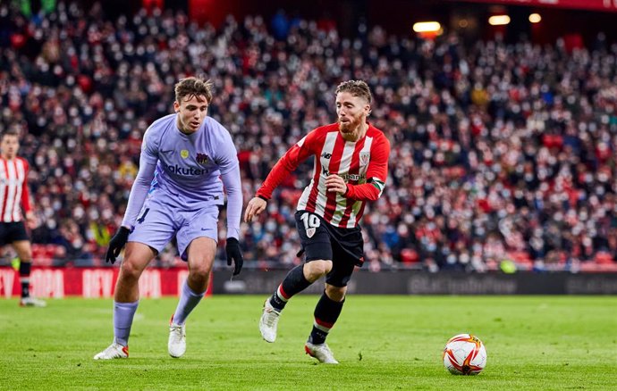 Iker Muniain of Athletic Club in action during the Spanish Copa del Rey football match played between Athletic Club and FC Barcelona at San Mames stadium on January 20, 2022 in Bilbao, Spain.