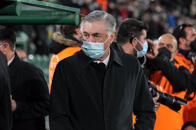 Carlo Ancelotti, coach of Real Madrid looks on during Copa del Rey football match played between Elche CF and Real Madrid at Martinez Valero stadium on January 20, 2022, in Elche, Alicante, Spain.