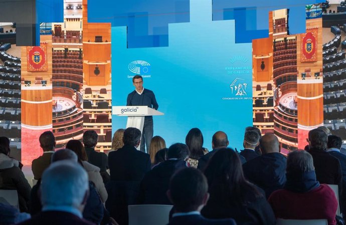 El presidente de la Xunta y del PPdeG, Alberto Núñez Feijóo, interviene ante la Interparlamentaria del PPdeG.