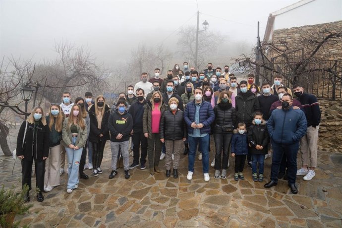 Acto del PP de Almería con jóvenes en Laroya (Almería).