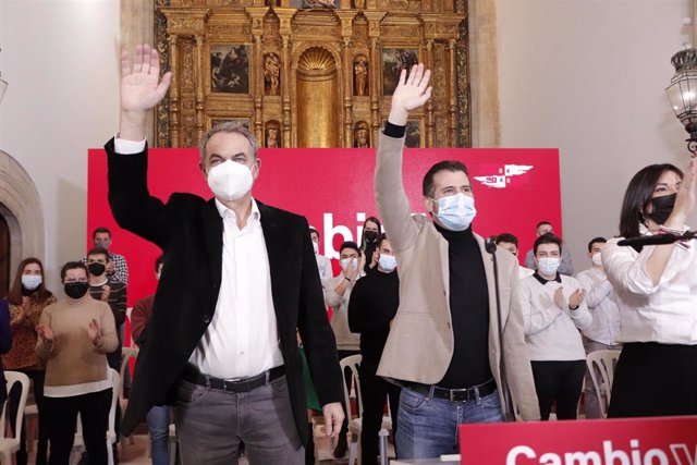 El candidato del PSOE a la Presidencia de la Junta, Luis Tudanca, (en el medio) junto al expresidente del Gobierno José Luis Rodríguez Zapatero y la secretaria de Organización del PSOECyL, Ana Sánchez.
