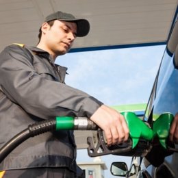 Transportistas andaluces advierten de "la amenaza" que supone el precio del combustible para el sector del autobús